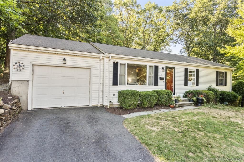 Property Photo:  42 Fairwood Farms Drive  CT 06107 