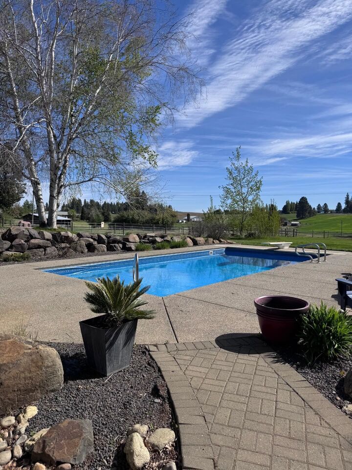 Property Photo: 10409 E Palouse Hwy WA 99036