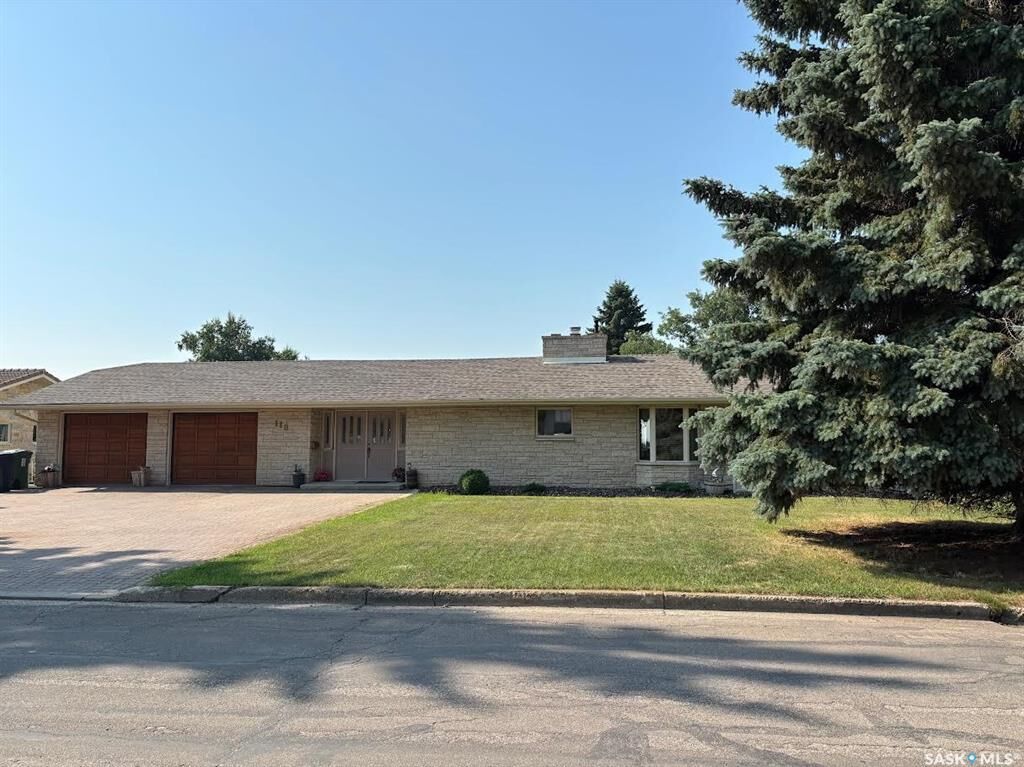 Photo de la propriété: 110 Logan Crescent E SK S3N 0V9