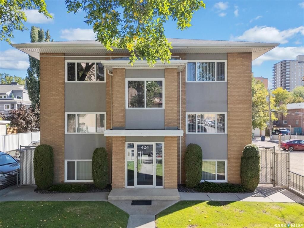 Property Photo: 424 3rd Avenue SK S7K 2J3