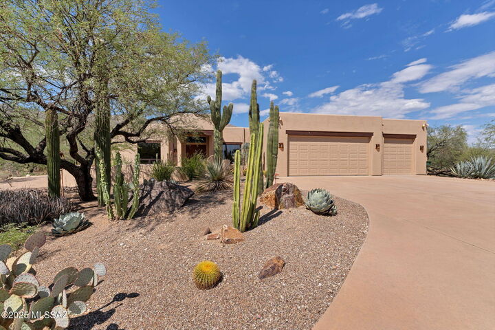 Property Photo: 10861 E Adobe Creek Place AZ 85749