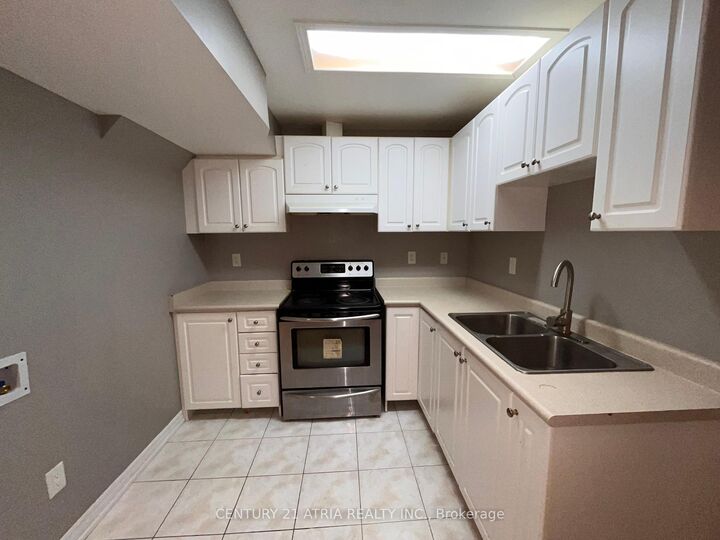 Property Photo:  13 Darren Hill Trail Bsmt  ON L6E 0H1 