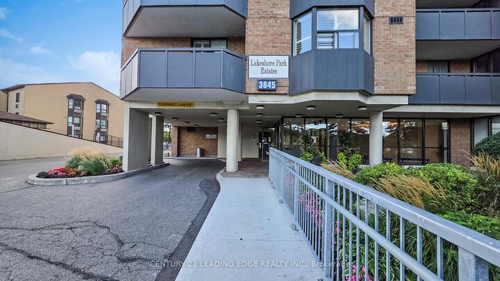 Property Photo: 3845 Lake Shore Boulevard W 1611 ON M8W 4Y3