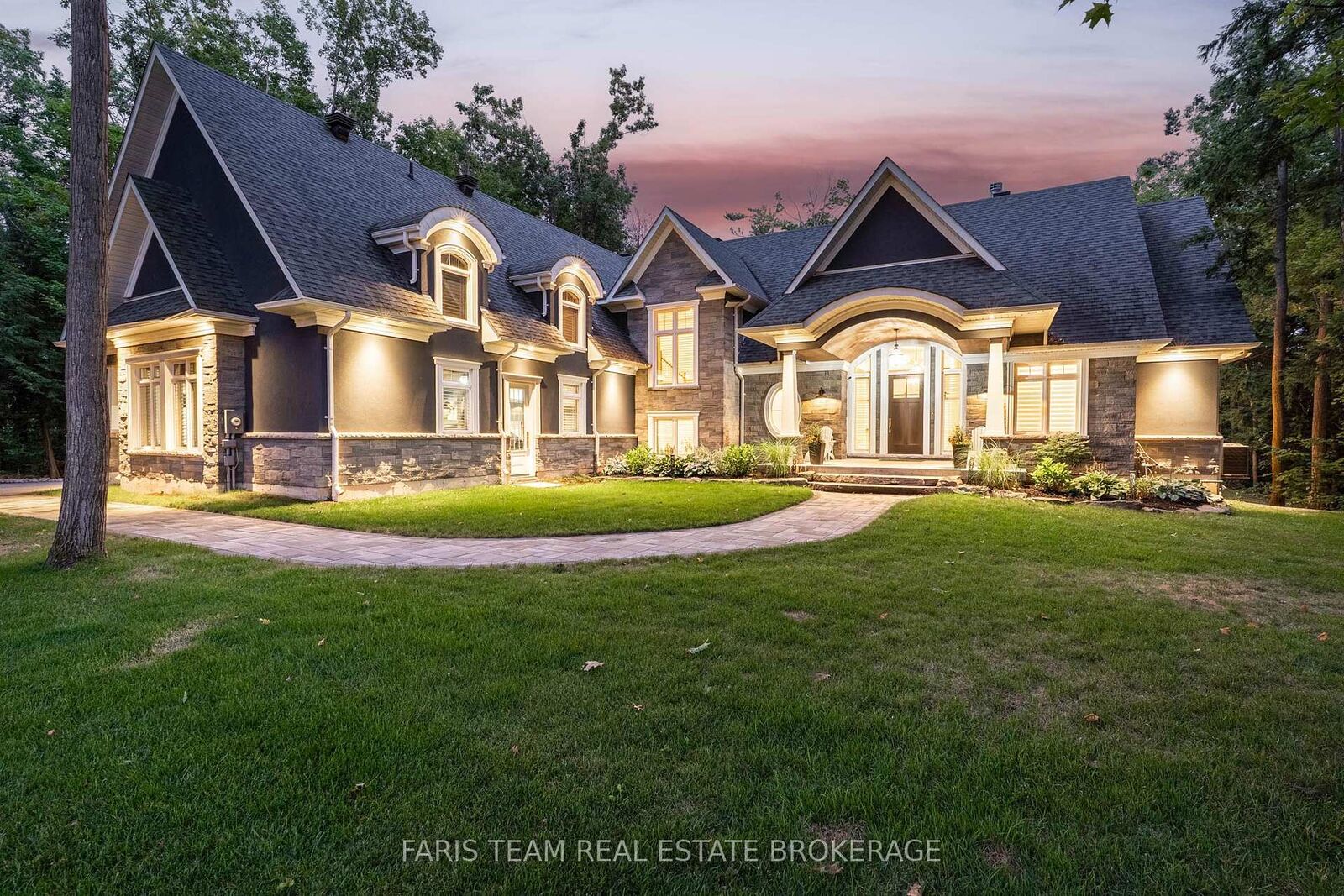 Photo de la propriété: 20 Barrie Hill Lane ON L9X 0A1
