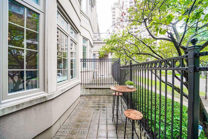 Property Photo:  38 Kenaston Gardens Gv109  ON M2K 1G8 