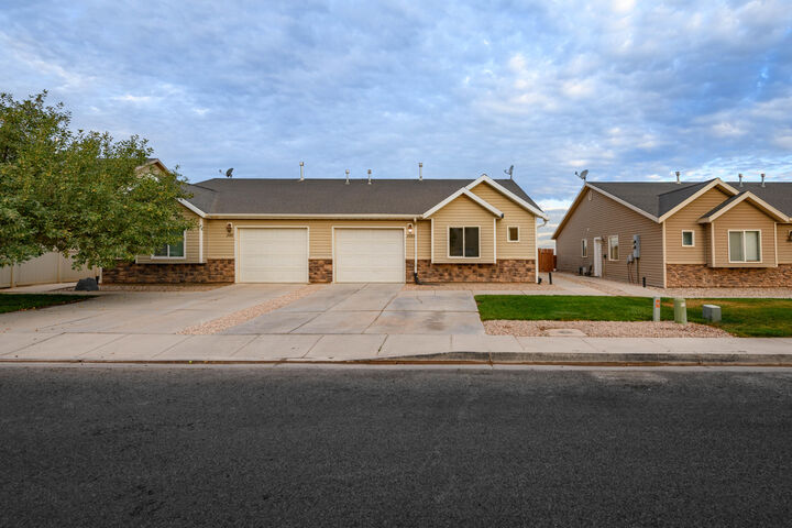 Property Photo: 2093 N 550 W UT 84721