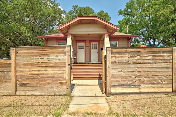 Property Photo: 900 W Lynn Street TX 78703
