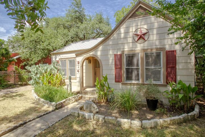 Property Photo: 914 W Monroe Street TX 78704