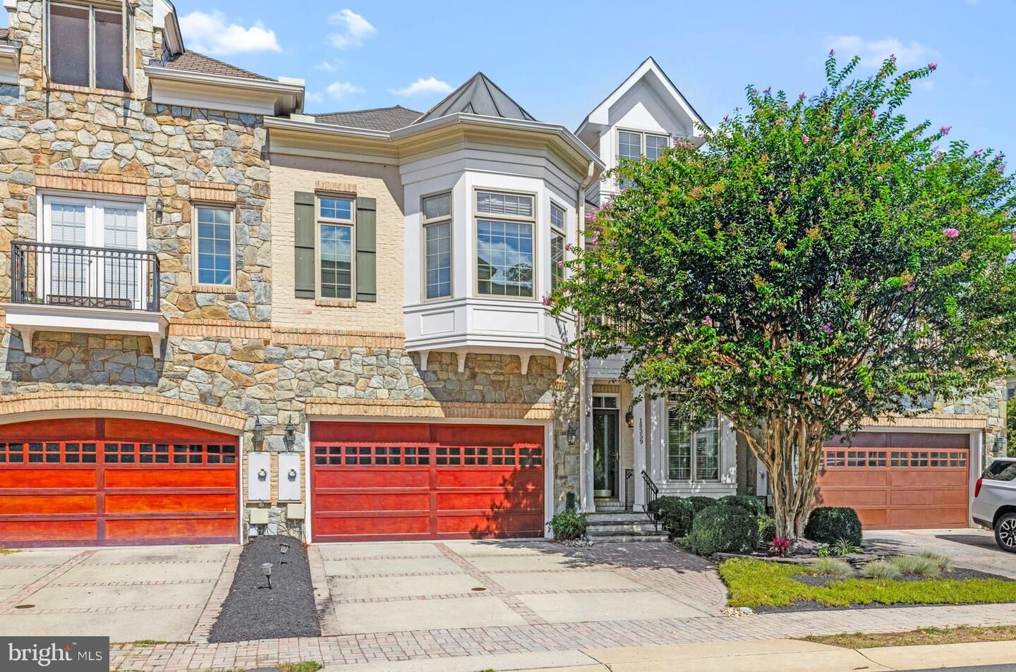 Property Photo: 18359 Eagle Point Square VA 20176