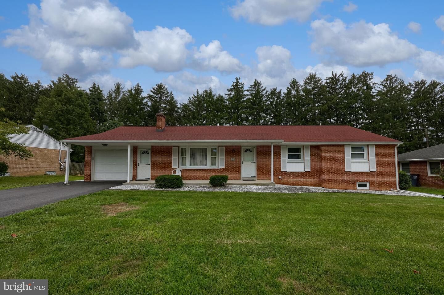 Property Photo:  2724 Royal Road  PA 17603 