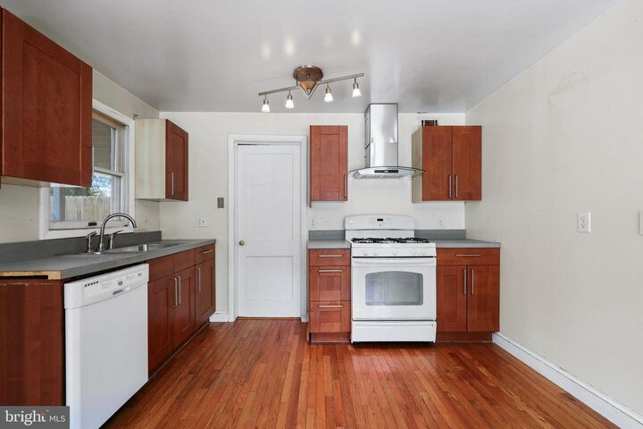 Property Photo: 6830 Custis Parkway VA 22042