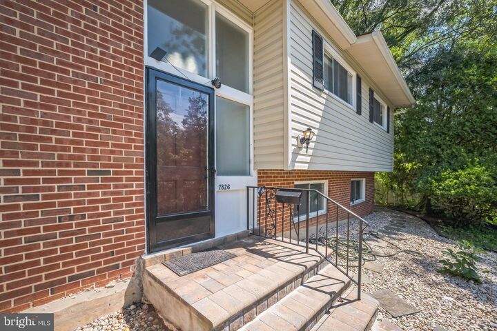 Property Photo: 7826 Glenister Drive VA 22152