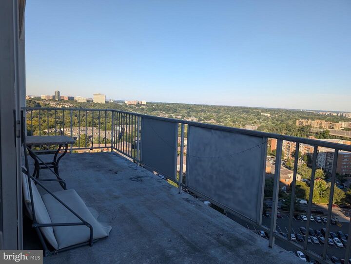 Property Photo: 301 N Beauregard Street N 1617 VA 22312