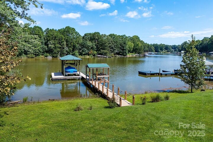 Property Photo: 6778 Emerald Isle Drive NC 28673