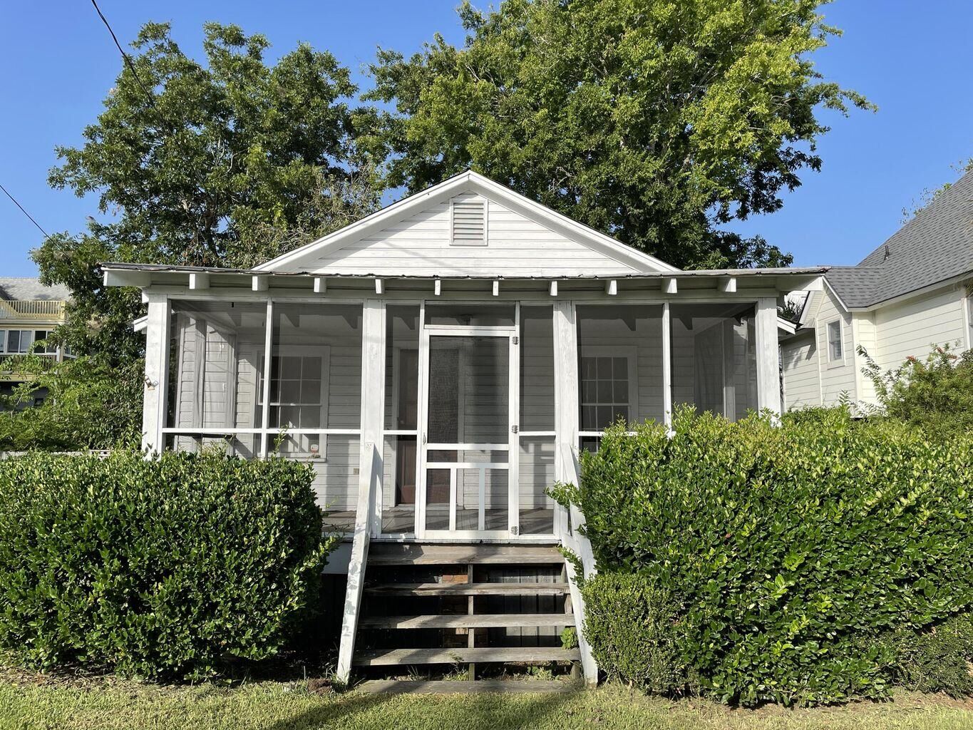 Property Photo:  409 Station 22 1/2 Street  SC 29482 