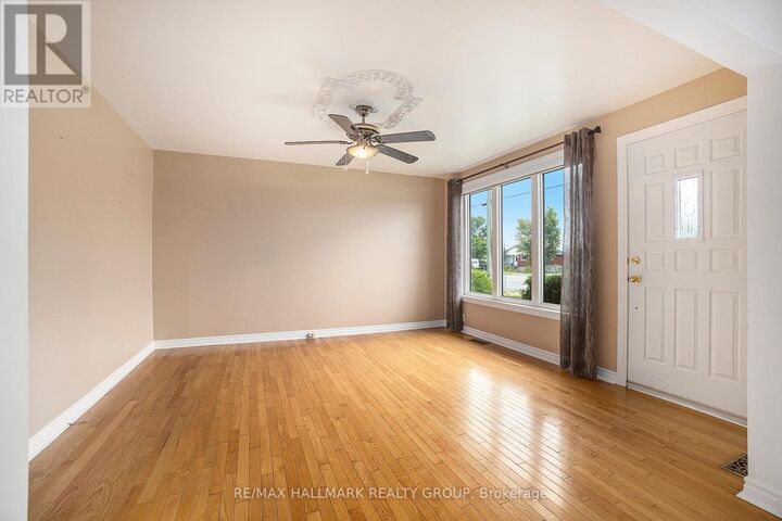 Property Photo:  3533 Innes Road  ON K1C 1T1 
