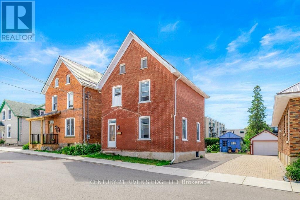 Property Photo: 74 Garden Street ON K6V 2C5