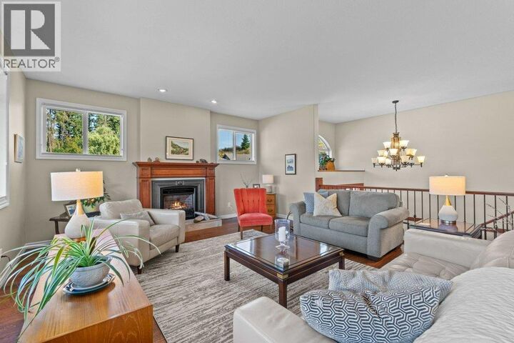 Property Photo: 1581 20 Street Northeast 8 BC V1E 0A7