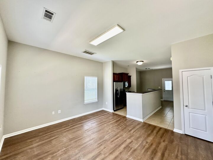 Property Photo: 496 Tropical Way FL 32439