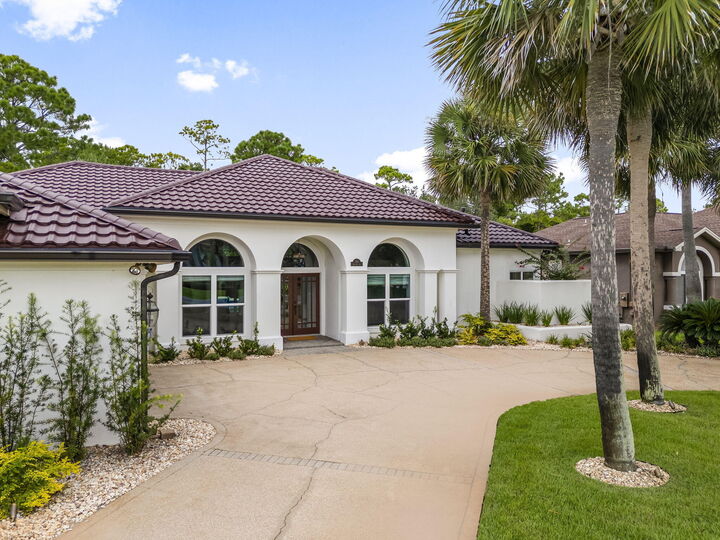 Property Photo: 156 Baywinds Drive FL 32541