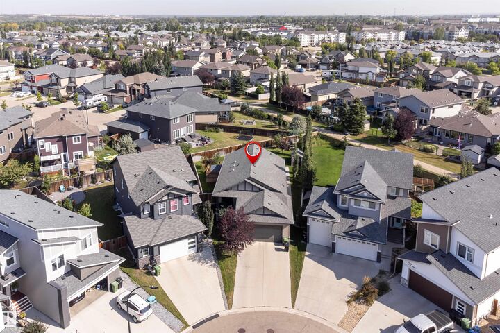 Property Photo: 18 Elm Street AB T8L 0R8