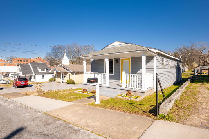 Property Photo: 302 E Gordon Avenue GA 30741