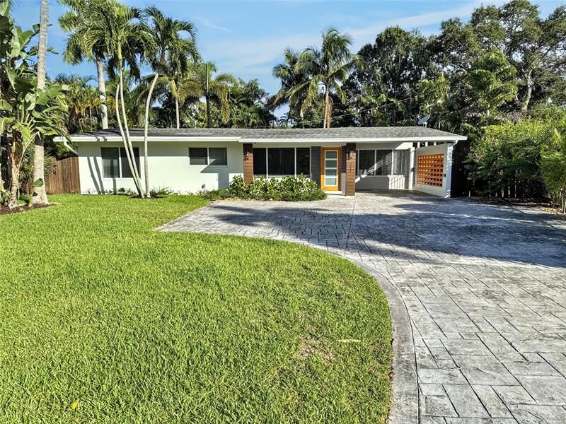 Property Photo:  317 NW 26th Ct  FL 33311