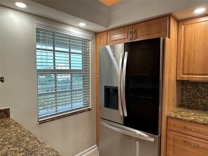 Property Photo: 3510 Oaks Way 801 FL 33069