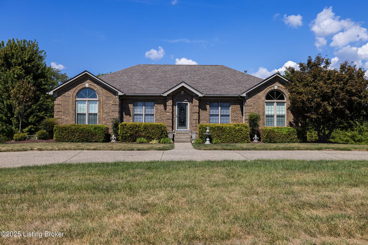 Property Photo: 650 Foxmoore Dr KY 40071