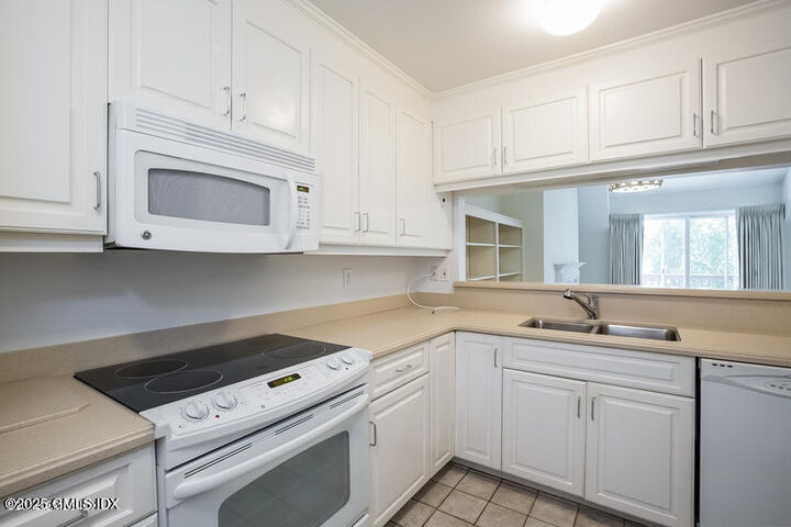 Property Photo:  51 Forest Avenue 77  CT 06870 