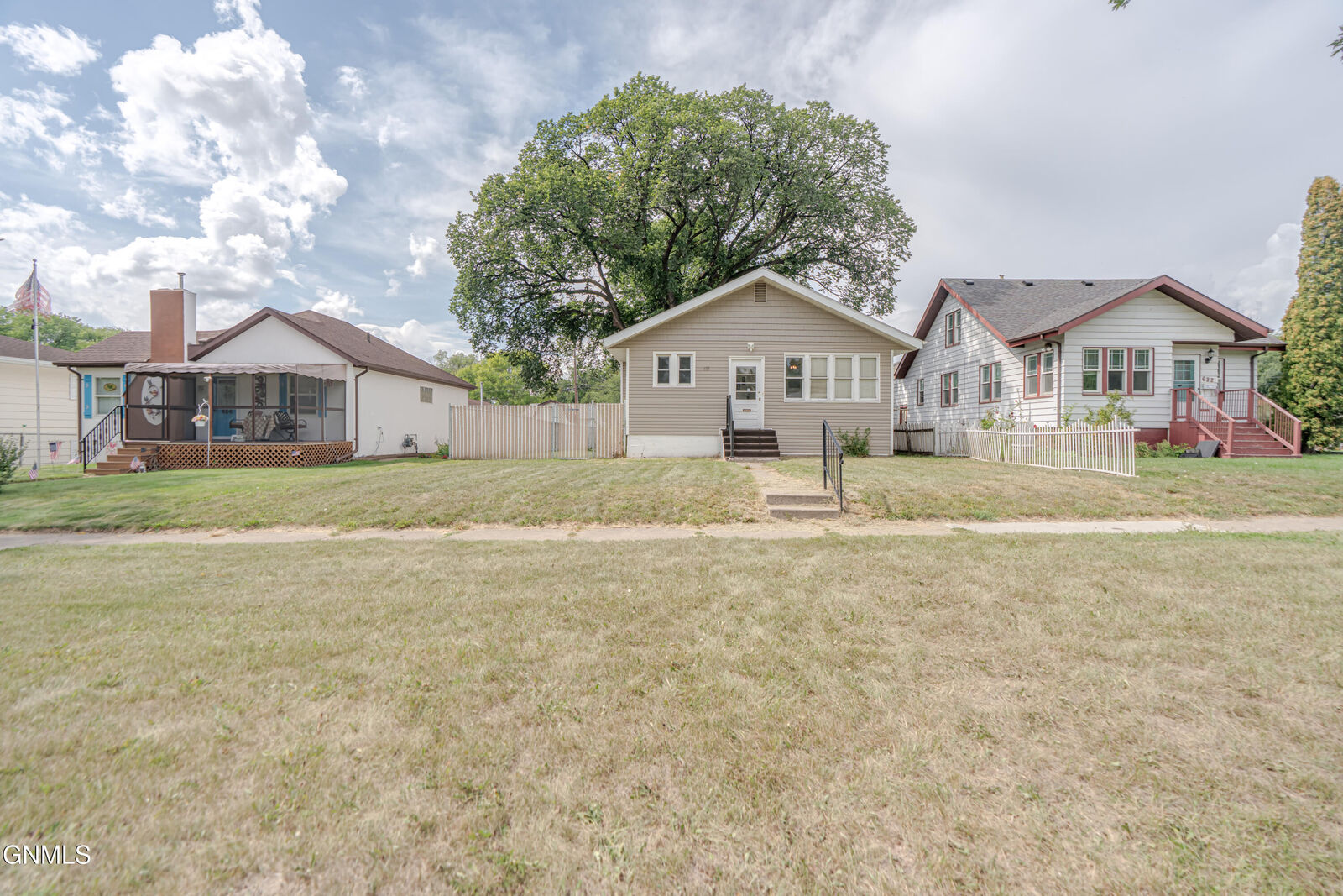 Property Photo: 618 N 12th Street ND 58501