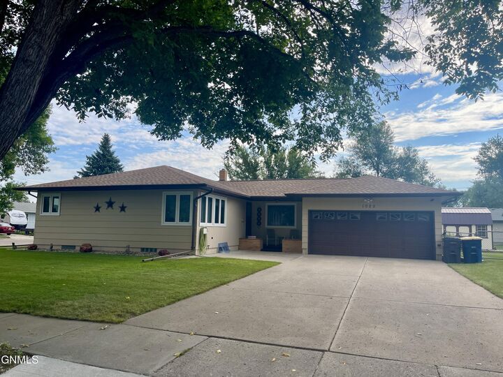 1022 9th Avenue NE  Jamestown ND 58401 photo