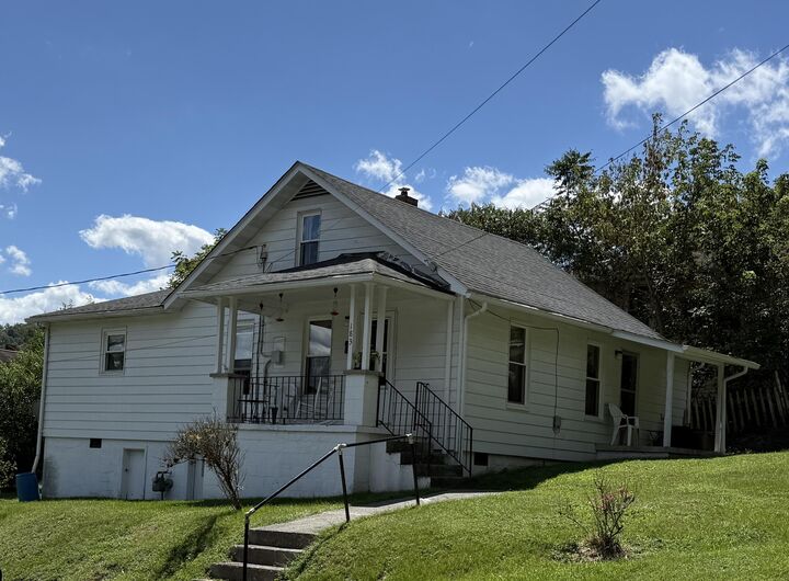 Property Photo: 183 Spring St WV 24970