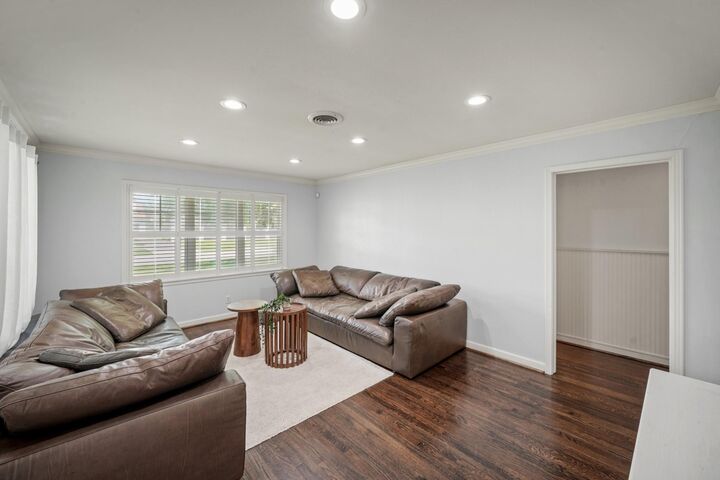Property Photo: 5221 Maple Street TX 77401