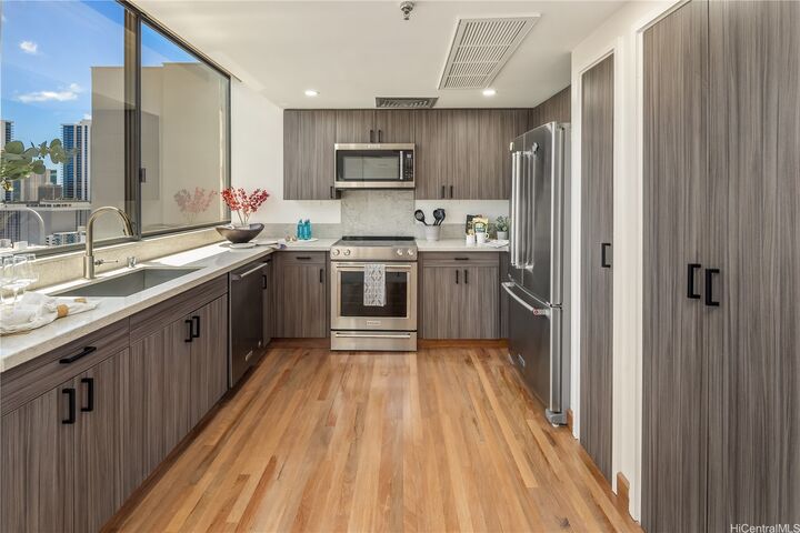 Property Photo:  1114 Punahou Street Ph3  HI 96826 