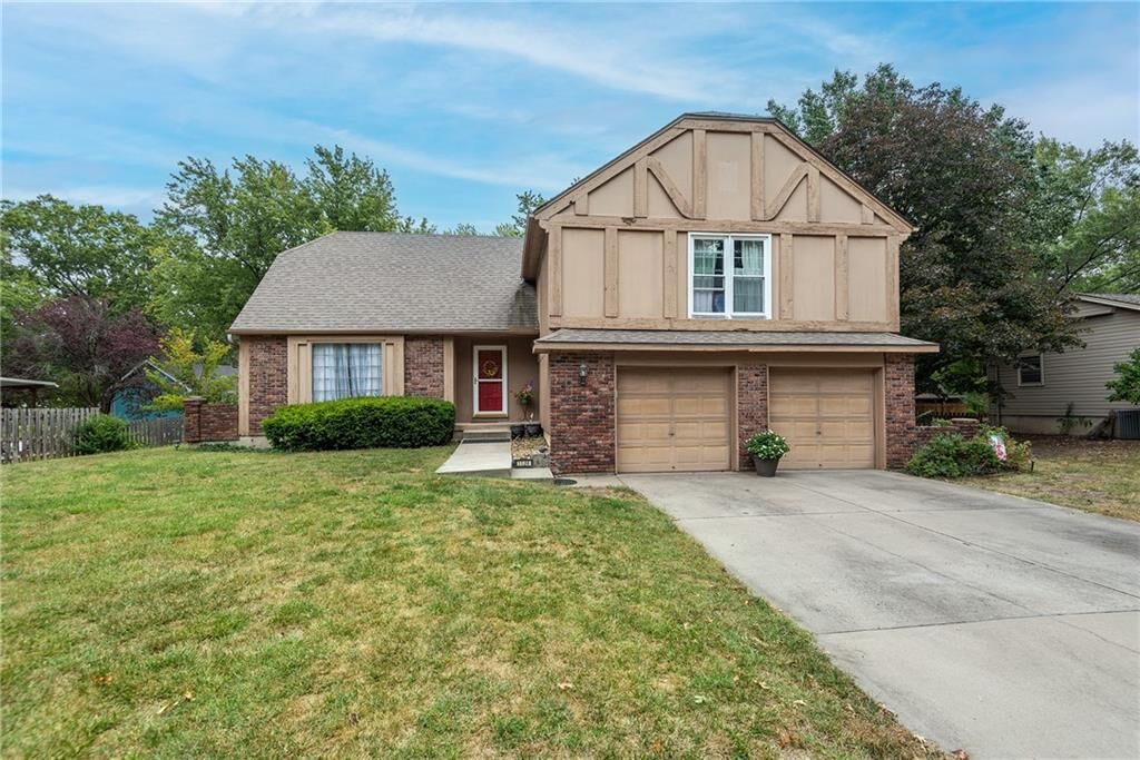 Property Photo:  1104 S Avalon Lane  KS 66062 