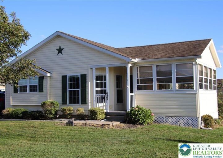 Property Photo:  712 Winterthur  PA 18040 