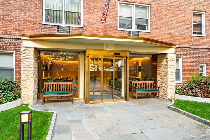 Property Photo:  120 E Hartsdale Avenue 3M  NY 10530 