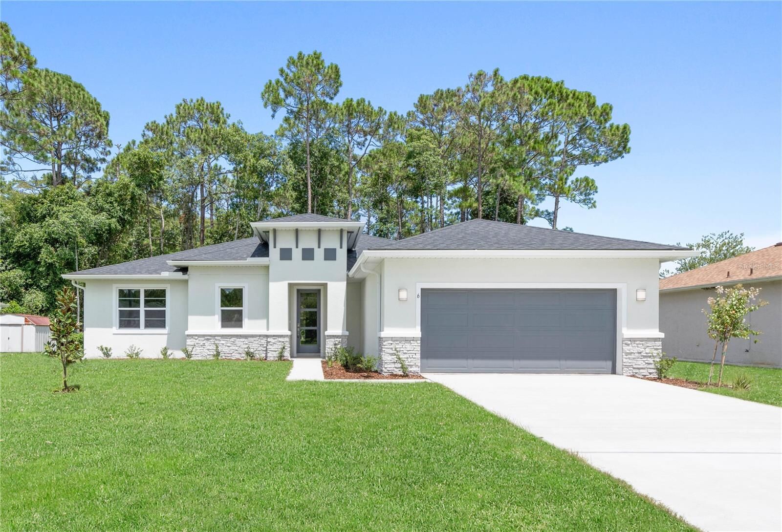 Property Photo: 3 Senlac Court FL 32164