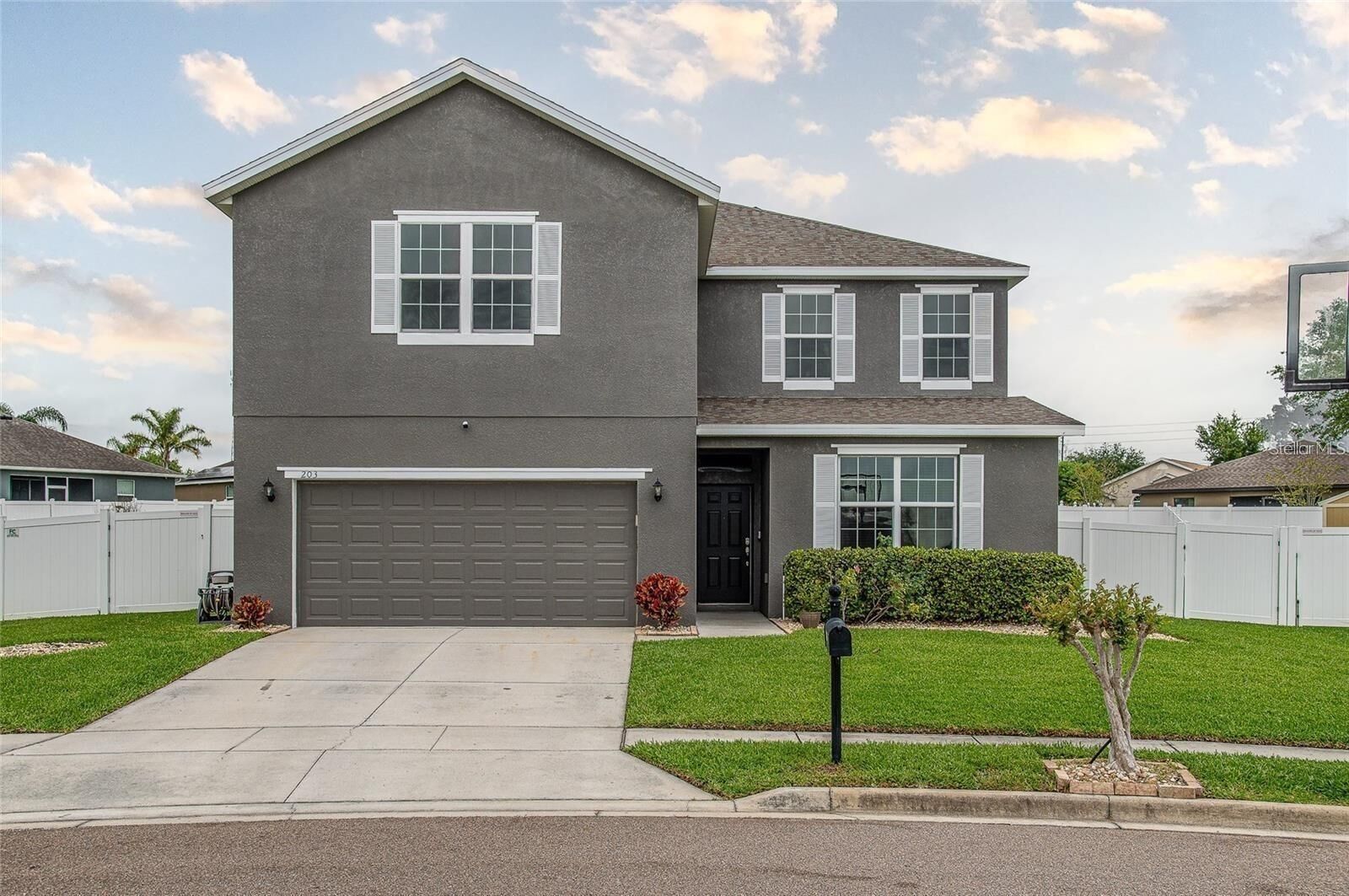 Property Photo:  203 Highland Meadows Street  FL 33837 