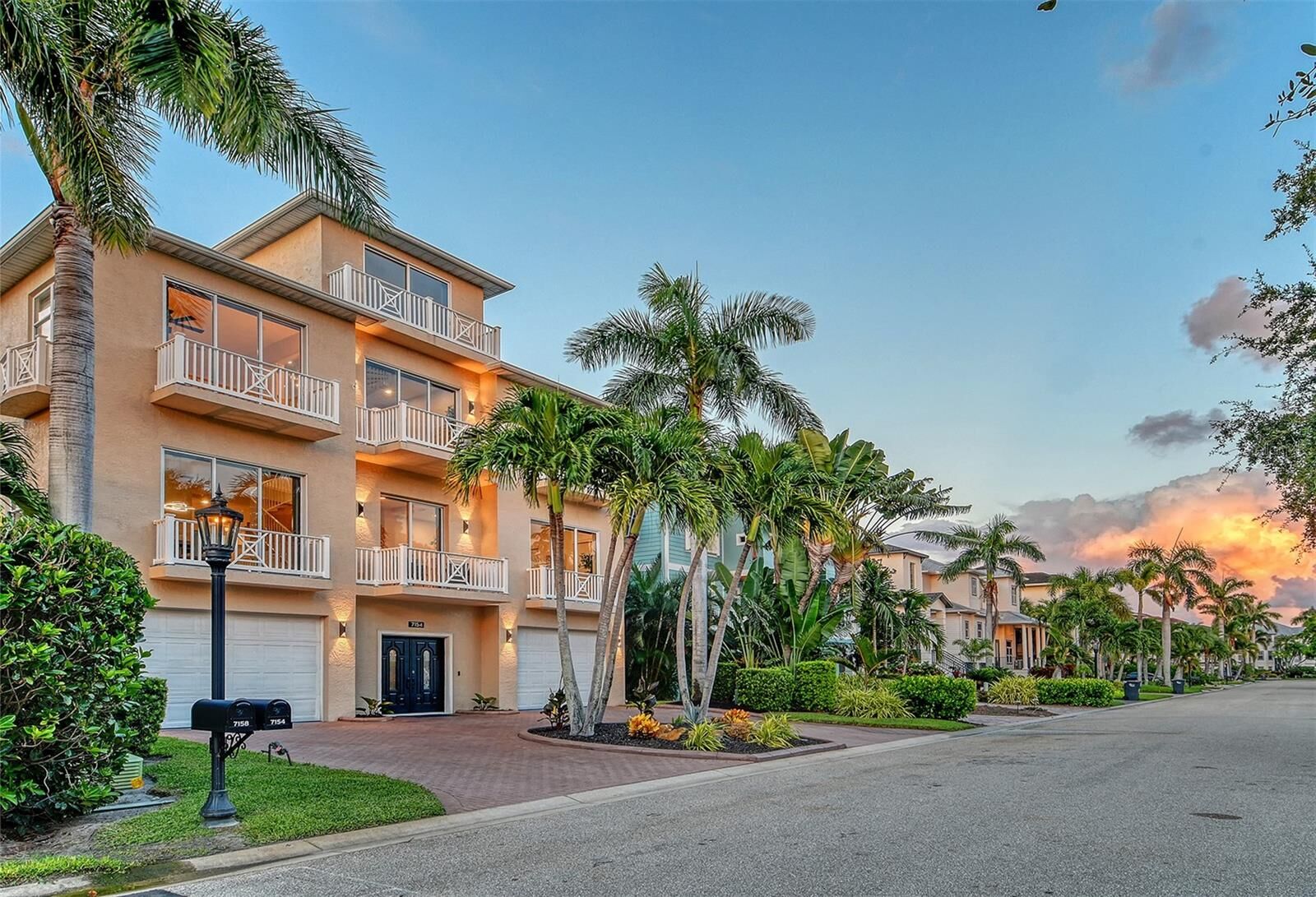 Property Photo: 7154 Hawks Harbor Circle FL 34207