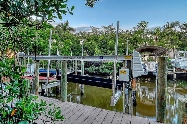 7154 Hawks Harbor Circle  Bradenton FL 34207 photo
