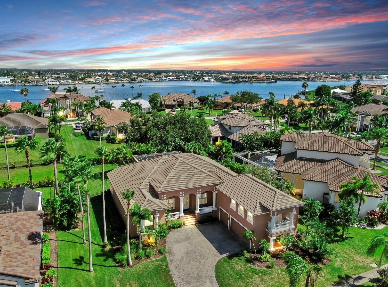 Property Photo:  6408 Rubia Circle  FL 33572 