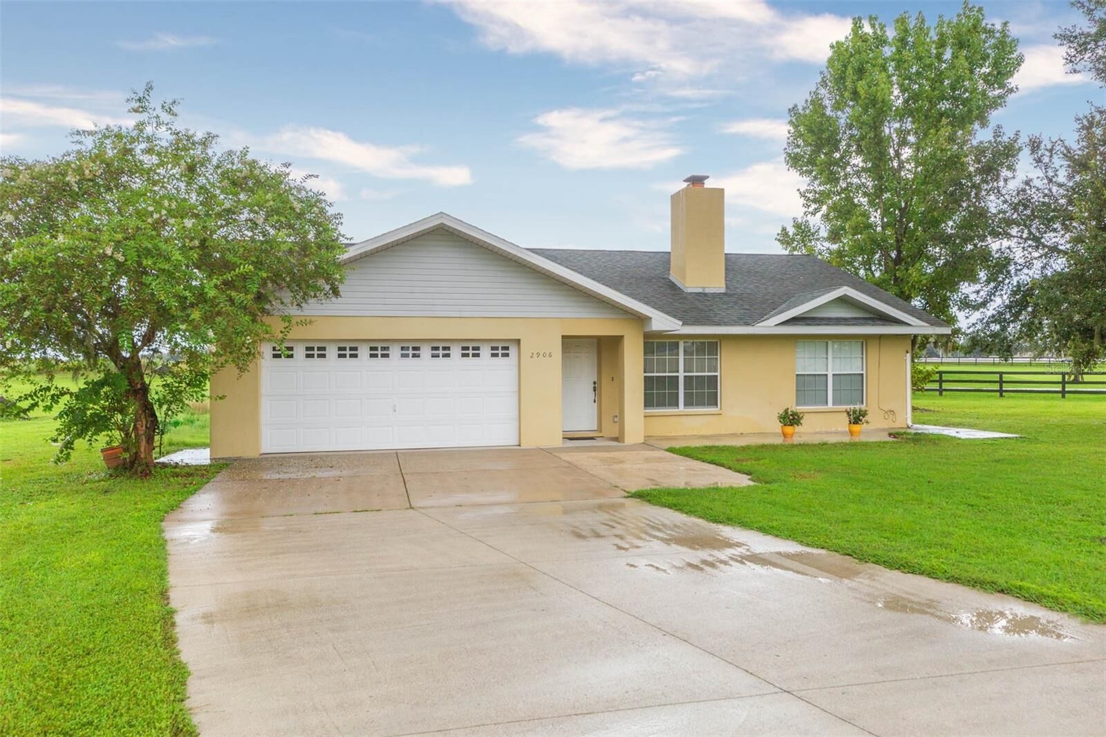 Property Photo: 2906 Noahs Ark Lane FL 33565