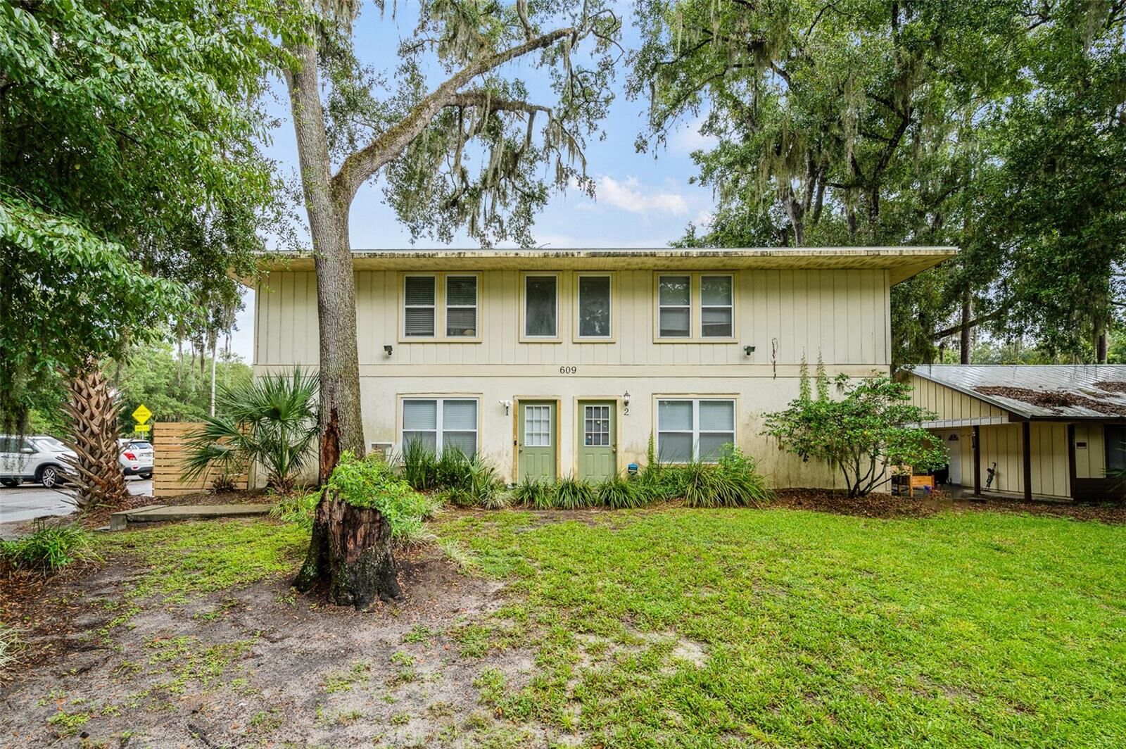 Property Photo: 609 SW 10th Lane 2 FL 32601
