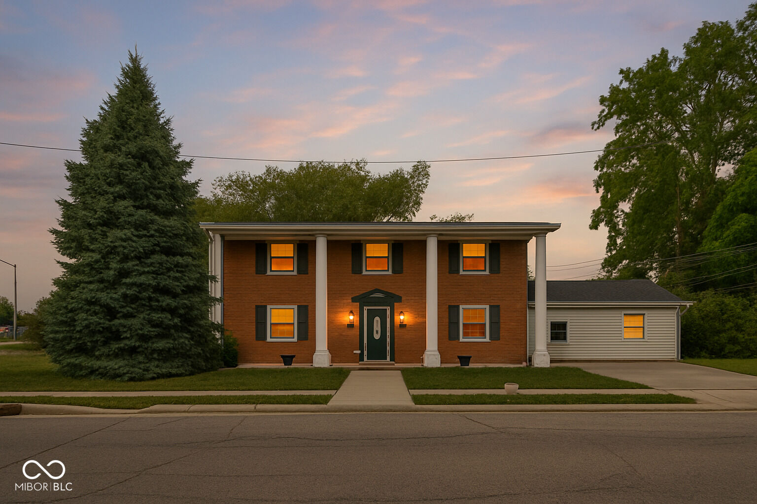 Property Photo: 1902 Rosemont Avenue IN 47362