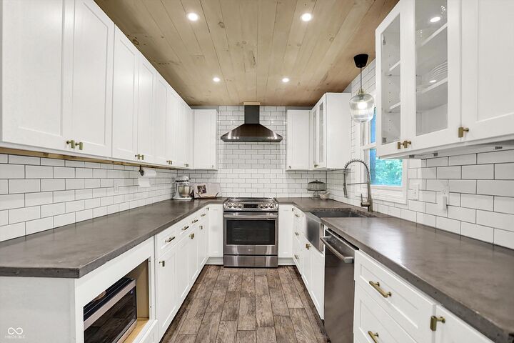 Property Photo: 128 Dahlia Lane IN 46217