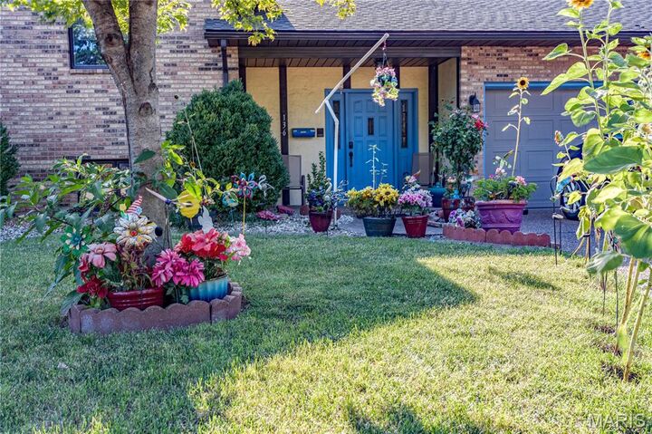Property Photo:  136 Donna Drive  IL 62048 