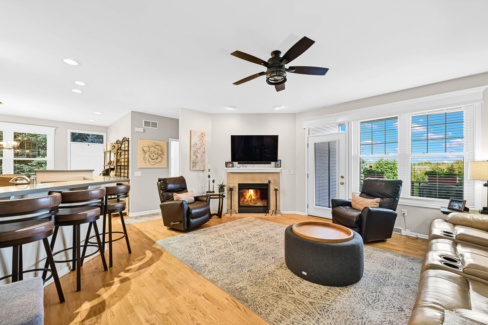 Property Photo: 1201 Woodbury Cmn A WI 53189