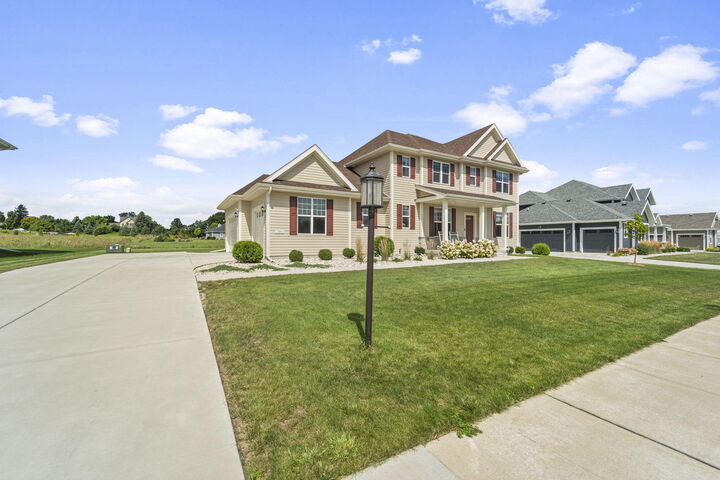 Property Photo:  7894 W Preserve Pkwy  WI 53097 